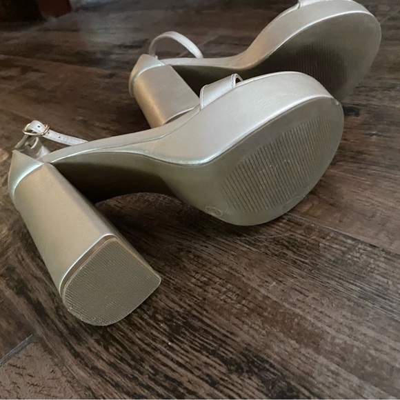 LuLus Gold Satin Strappy Heals Sz.5 Worn 1 Time - Picture 2 of 5